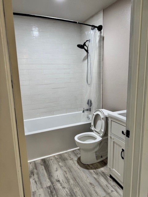 3500 Doris Street Bay City, TX 77414 - Photo 20 of 22 a bathroom with a toilet and a tub