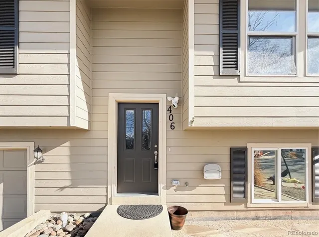 a view of a entryway of house