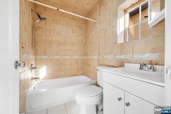 $2,700 | 457 Washington Avenue, Unit 2, Cliffside Park, NJ 07010