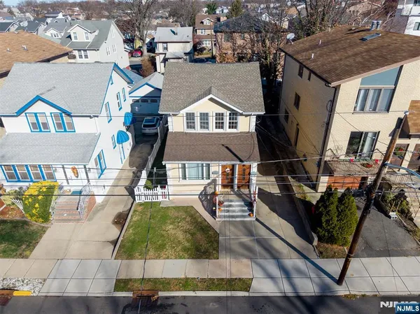 $2,700 | 457 Washington Avenue, Unit 2, Cliffside Park, NJ 07010