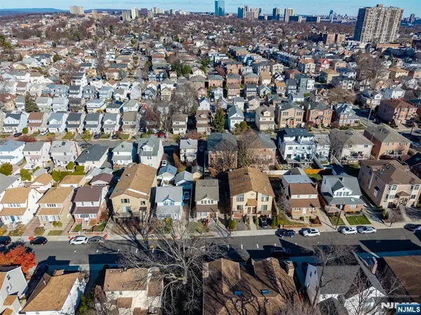 $2,700 | 457 Washington Avenue, Unit 2, Cliffside Park, NJ 07010