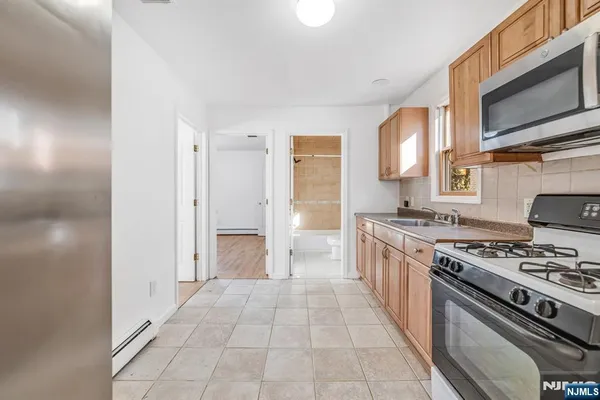 $2,700 | 457 Washington Avenue, Unit 2, Cliffside Park, NJ 07010