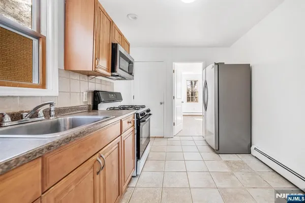 $2,700 | 457 Washington Avenue, Unit 2, Cliffside Park, NJ 07010