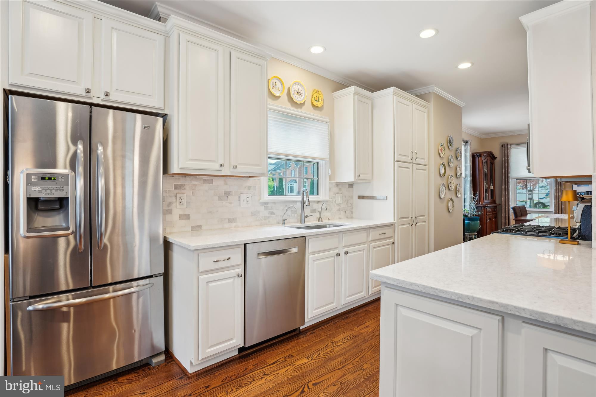217 Highland Ridge Avenue Gaithersburg, MD 20878 - Photo 5 of 47 Stainless steel appliances and loads of cabinets