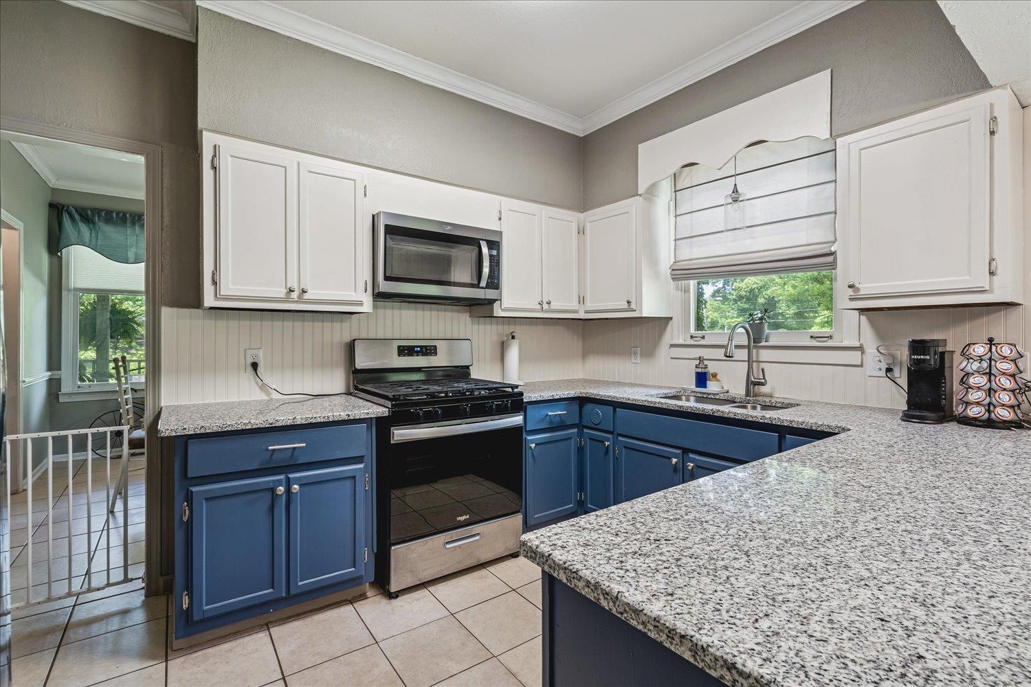 29 Claire Cove Ripley, TN 38063 - Photo 13 of 37 Gas Cooking,Granite Countertops,Breakfast Bar.