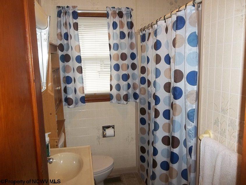 129 Montgomery Road Weston, WV 26452 - Photo 3 of 17 Gallery Image 3