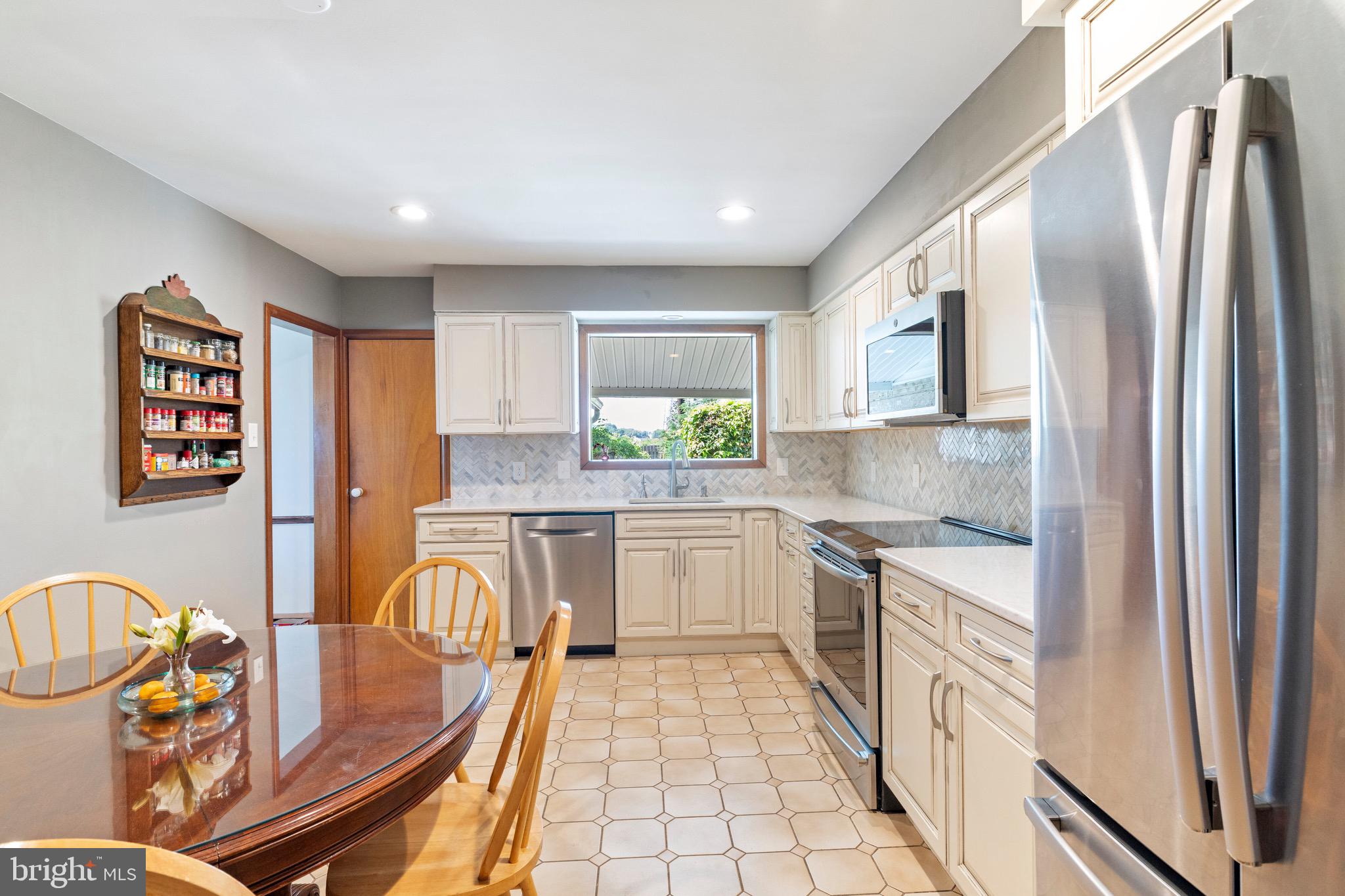 1540 Davidson Road Abington, PA 19001 - Photo 9 of 34 Eat-in Kitchen