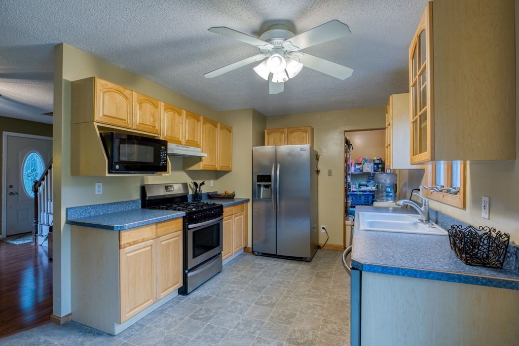 22 Chipmunk Road Springfield, MA 01108 - Photo 8 of 31 Gallery Image 8