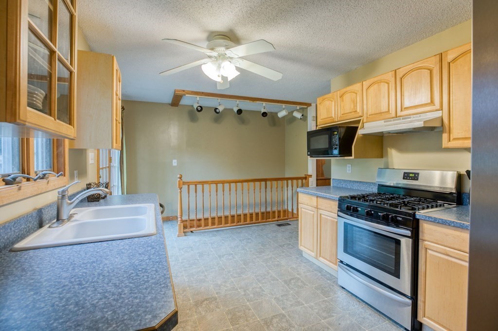 22 Chipmunk Road Springfield, MA 01108 - Photo 10 of 31 Gallery Image 10