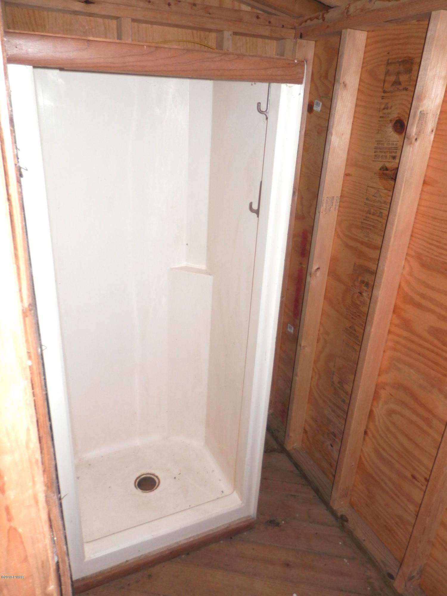 16 Floral Ridge Run Milanville, PA 18443 - Photo 12 of 26 BATHROOM SHOWER
