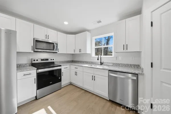 $1,695 | 403 15th Avenue Southwest, Unit A, Hickory, NC 28602