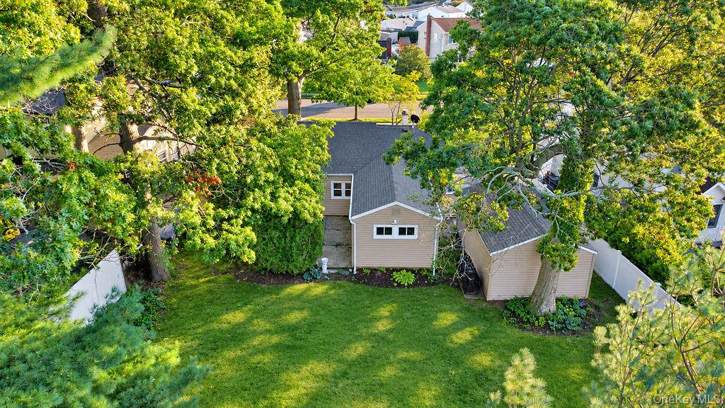 7 Surrey Road Massapequa, NY 11758 - Photo 13 of 15 Gallery Image 13