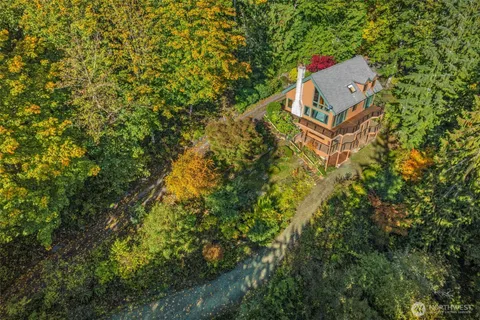 a view of a house with a tree