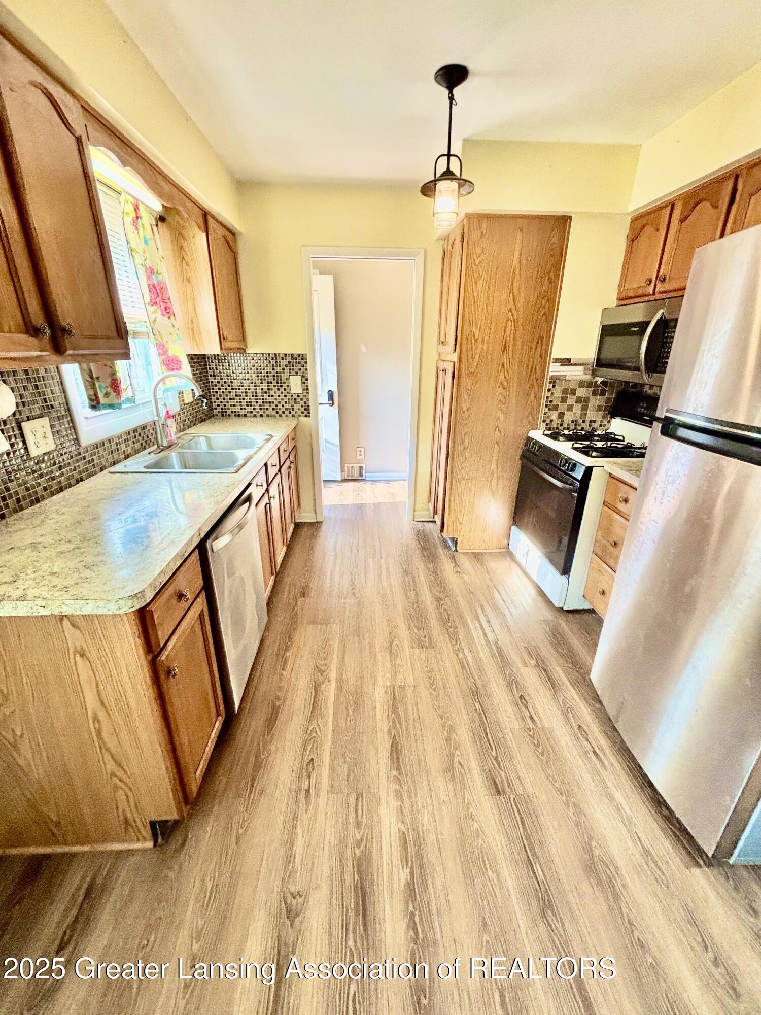1214 Otto Road, Unit R1 Charlotte, MI 48813 - Photo 8 of 40 IMG_8064
