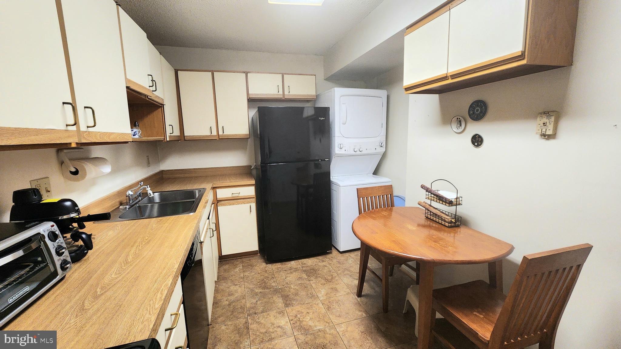 15101 Interlachen Drive, Unit 1315 Silver Spring, MD 20906 - Photo 17 of 37 Table space kitchen
