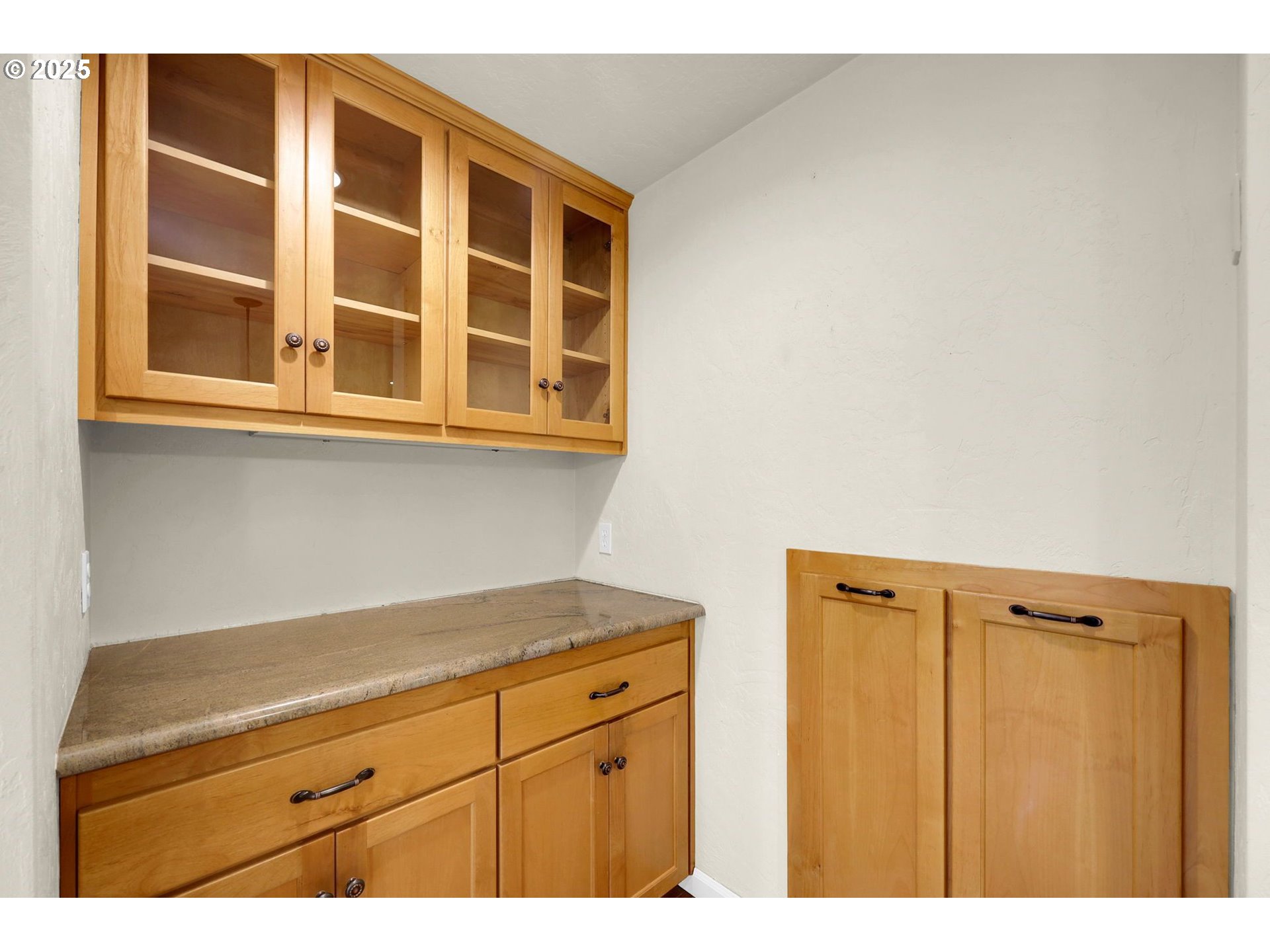 4103 Brae Burn Drive Eugene, OR 97405 - Photo 10 of 22 a view of a kitchen