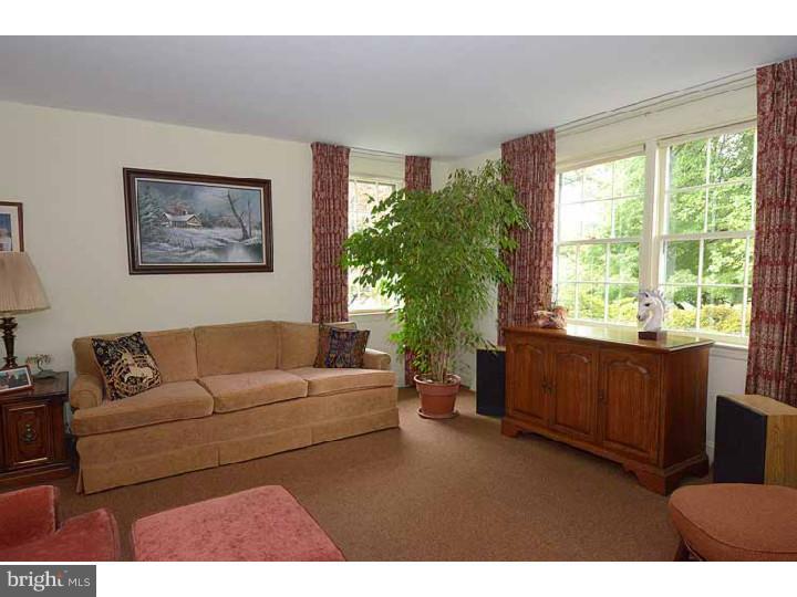 201 Heatherwood Road Havertown, PA 19083 - Photo 5 of 25 Living Room