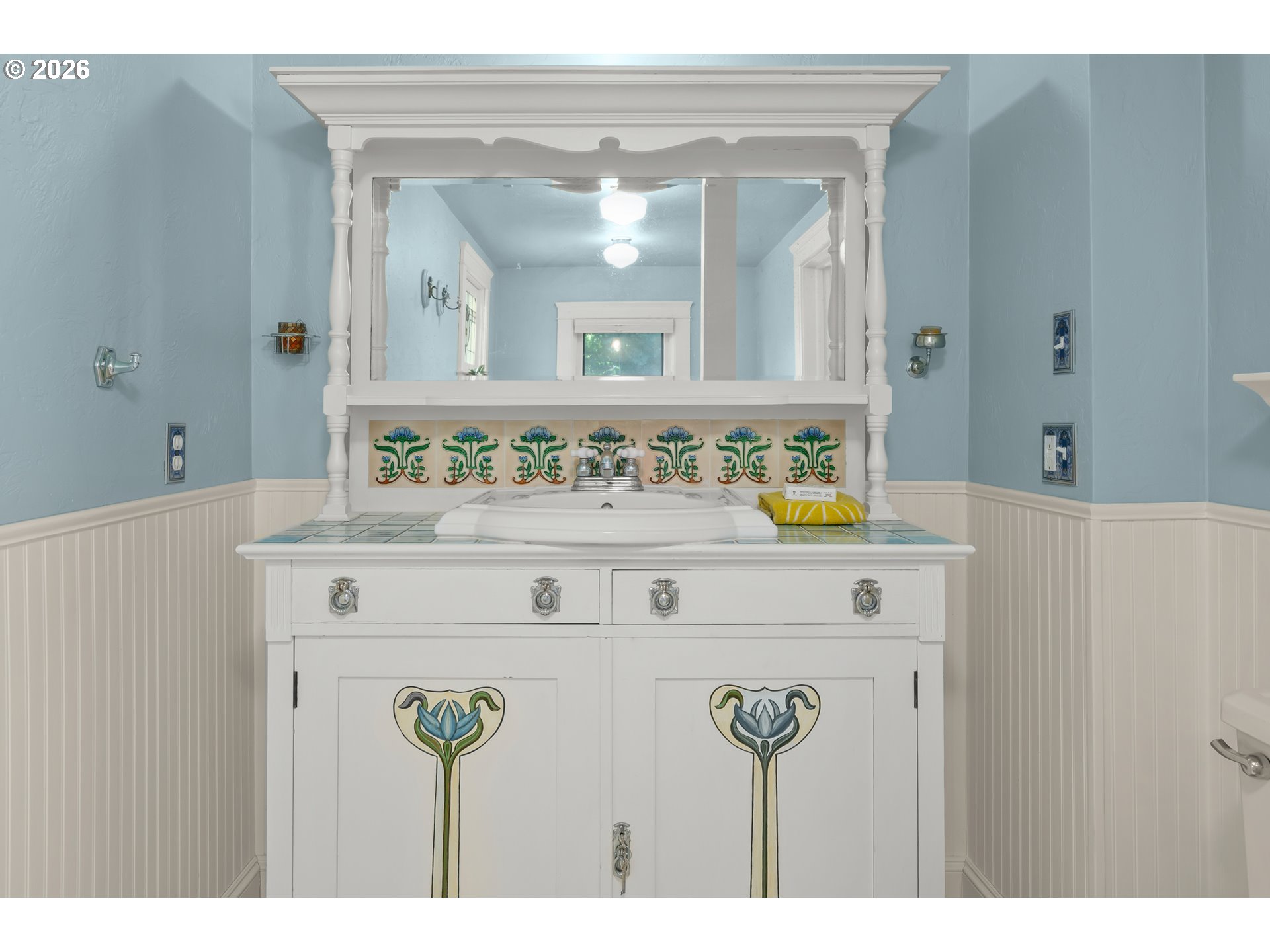 952 C Street Springfield, OR 97477 - Photo 22 of 48 Bathroom