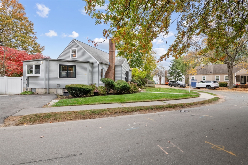 76 Hoitt Road Belmont, MA 02478 - Photo 3 of 35 Gallery Image 3