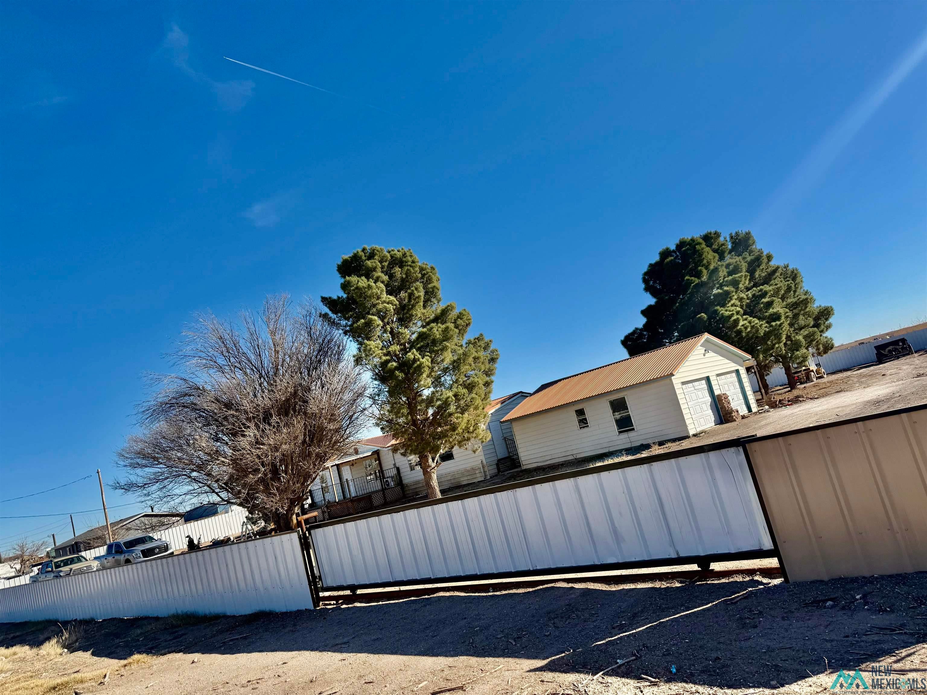 207 Chuckwagon Road Carlsbad, NM 88220 - Photo 18 of 19 View of gate