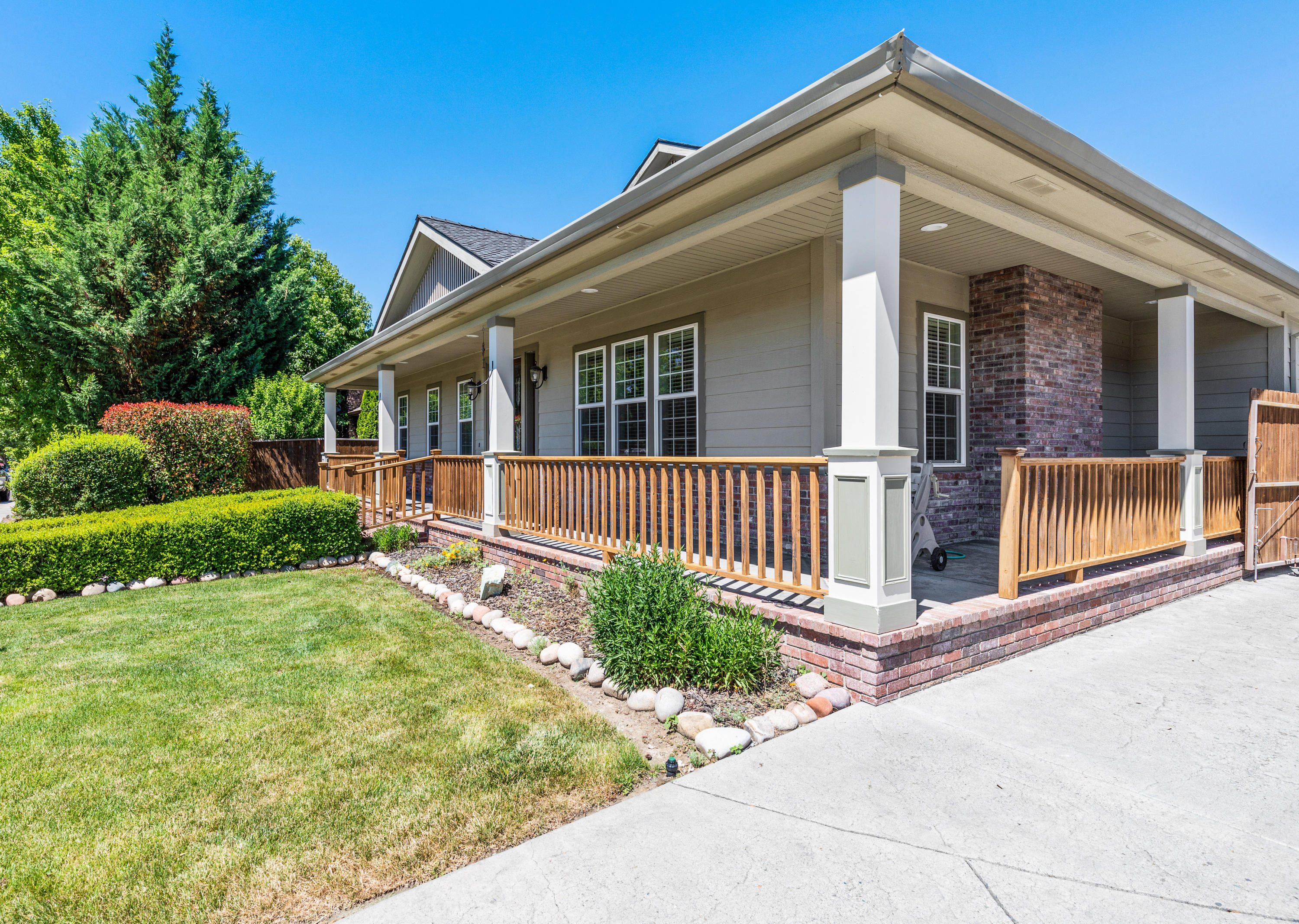 935 Pumpkin Ridge Eagle Point, OR 97524 - Photo 45 of 47 9R9A6853