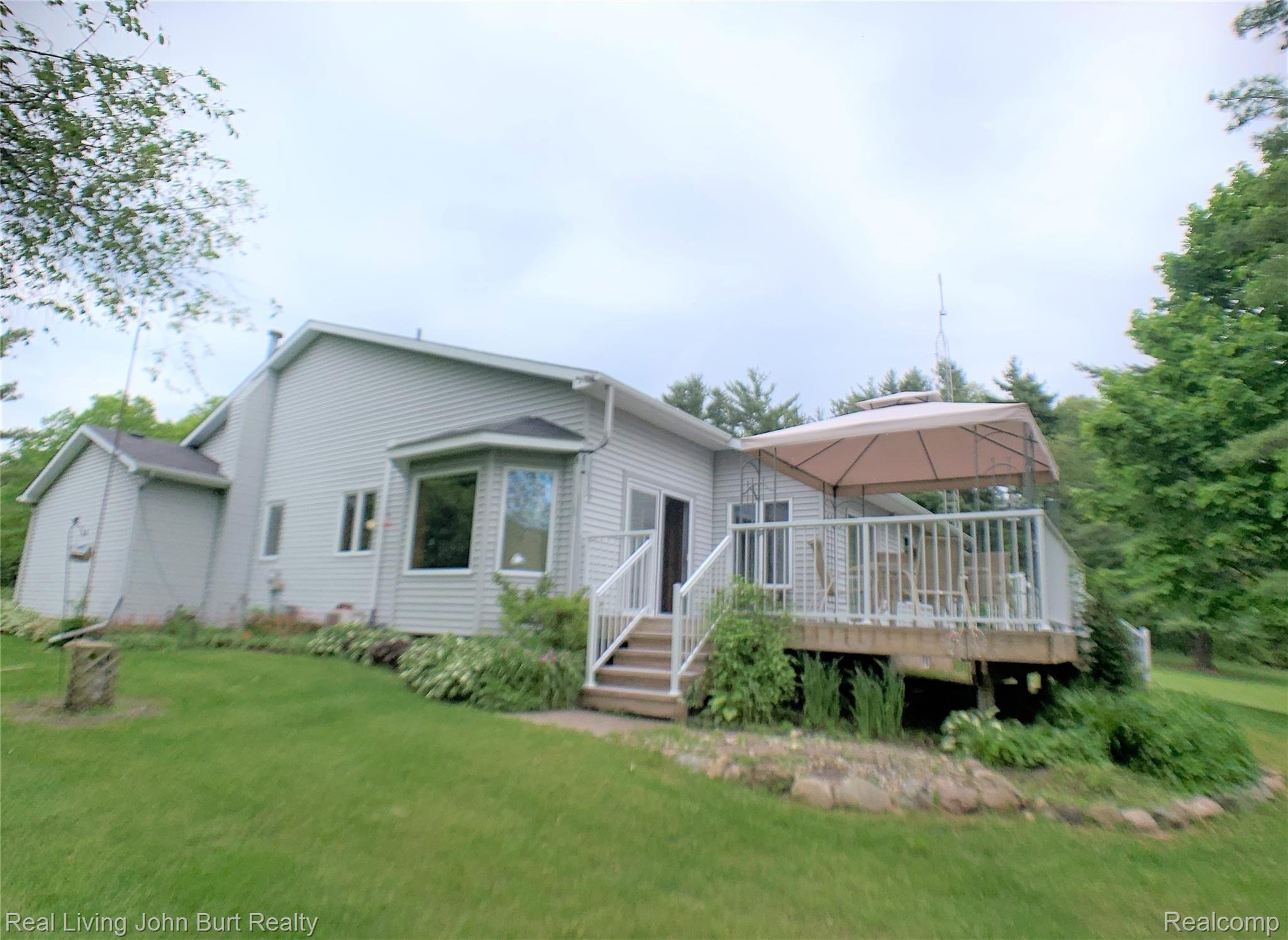 3605 Pratt Road Metamora, MI 48455 - Photo 22 of 31 Trek Deck with canopy that stays !!