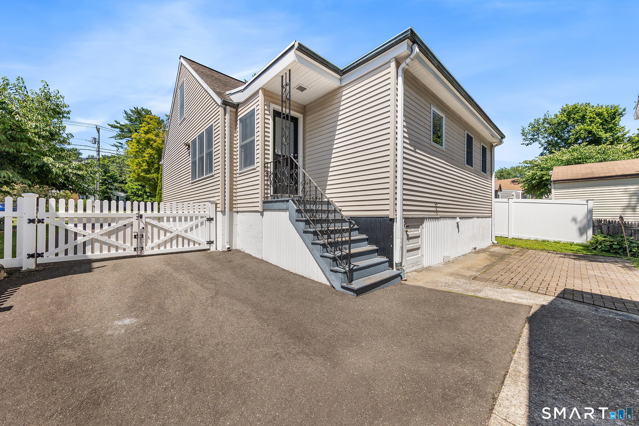 1710 Stratfield Road Fairfield, CT 06825 - Photo 33 of 40