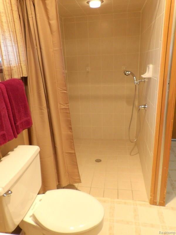 17745 Ruth Street Melvindale, MI 48122 - Photo 31 of 41 102_7573.JPG