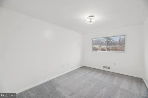 $2,100 | 10607 Weymouth Street, Unit W201, Bethesda, MD 20814