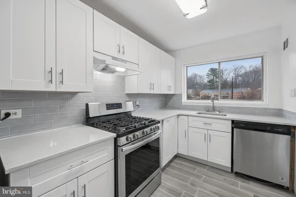 $2,100 | 10607 Weymouth Street, Unit W201, Bethesda, MD 20814
