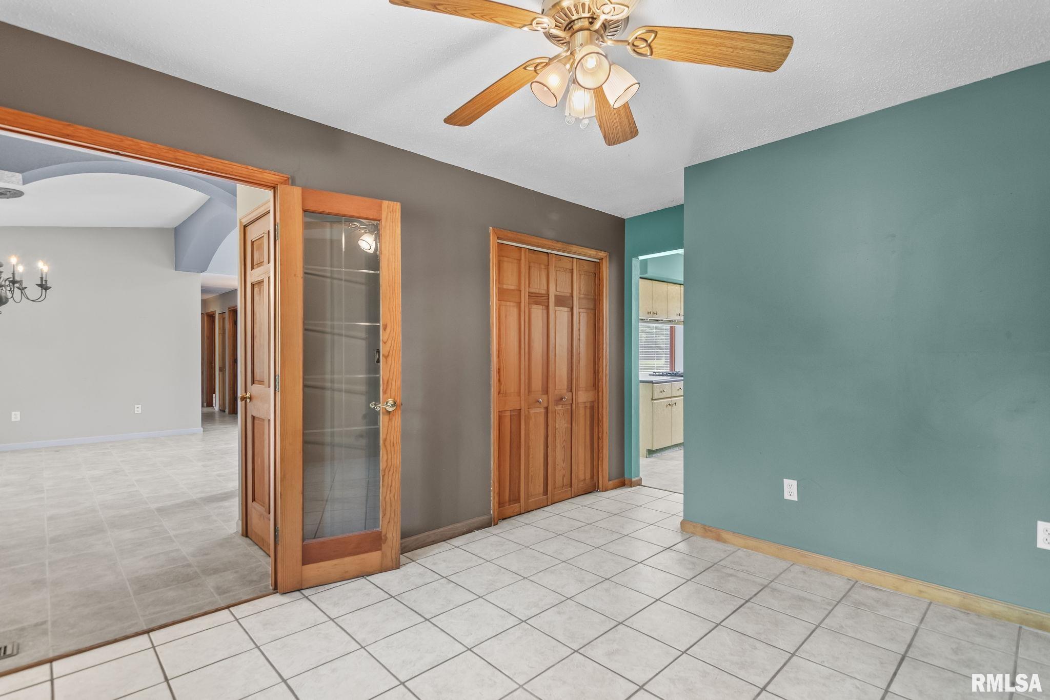 6454 Camino De Burlon Road Rochester, IL 62563 - Photo 12 of 38