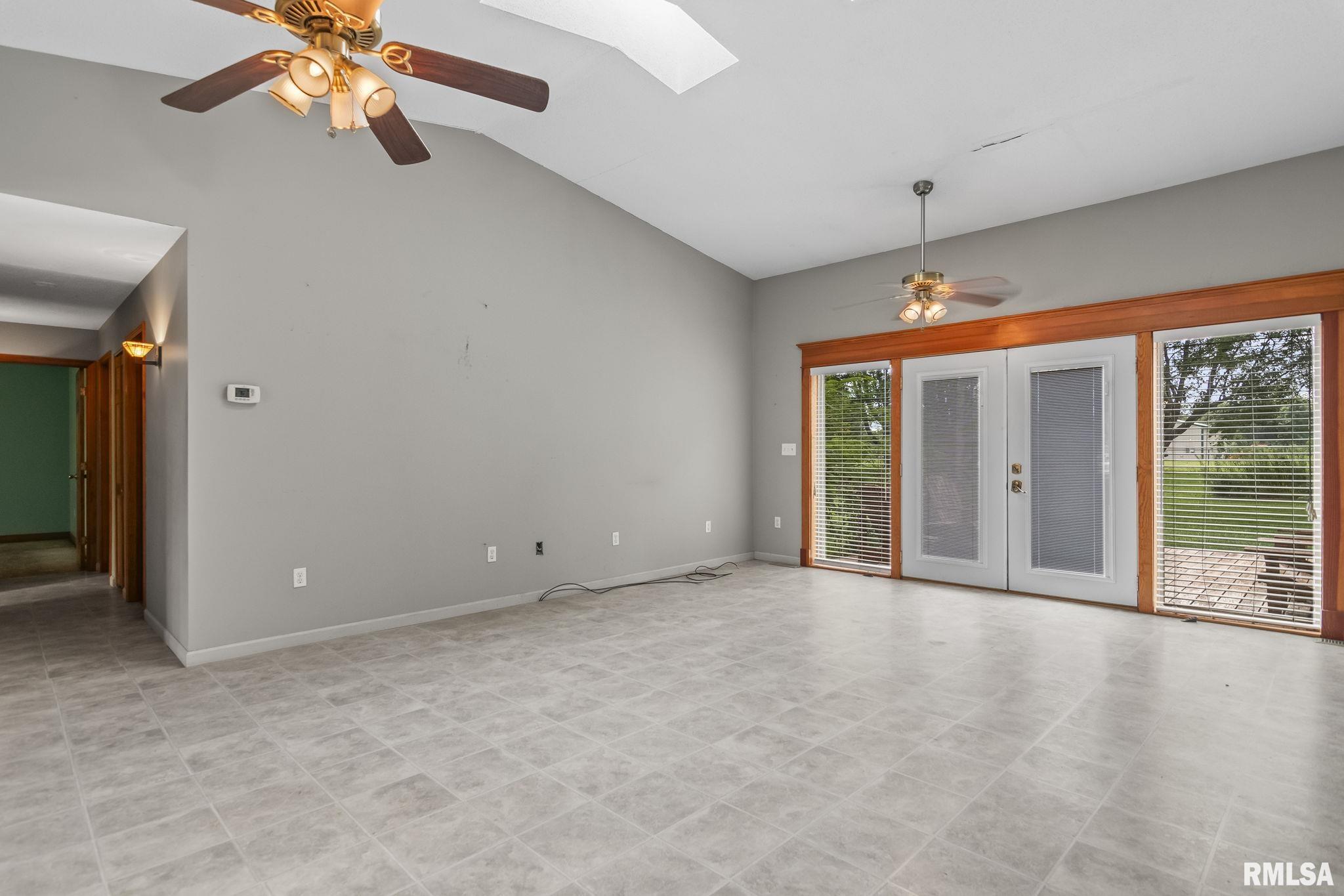 6454 Camino De Burlon Road Rochester, IL 62563 - Photo 13 of 38