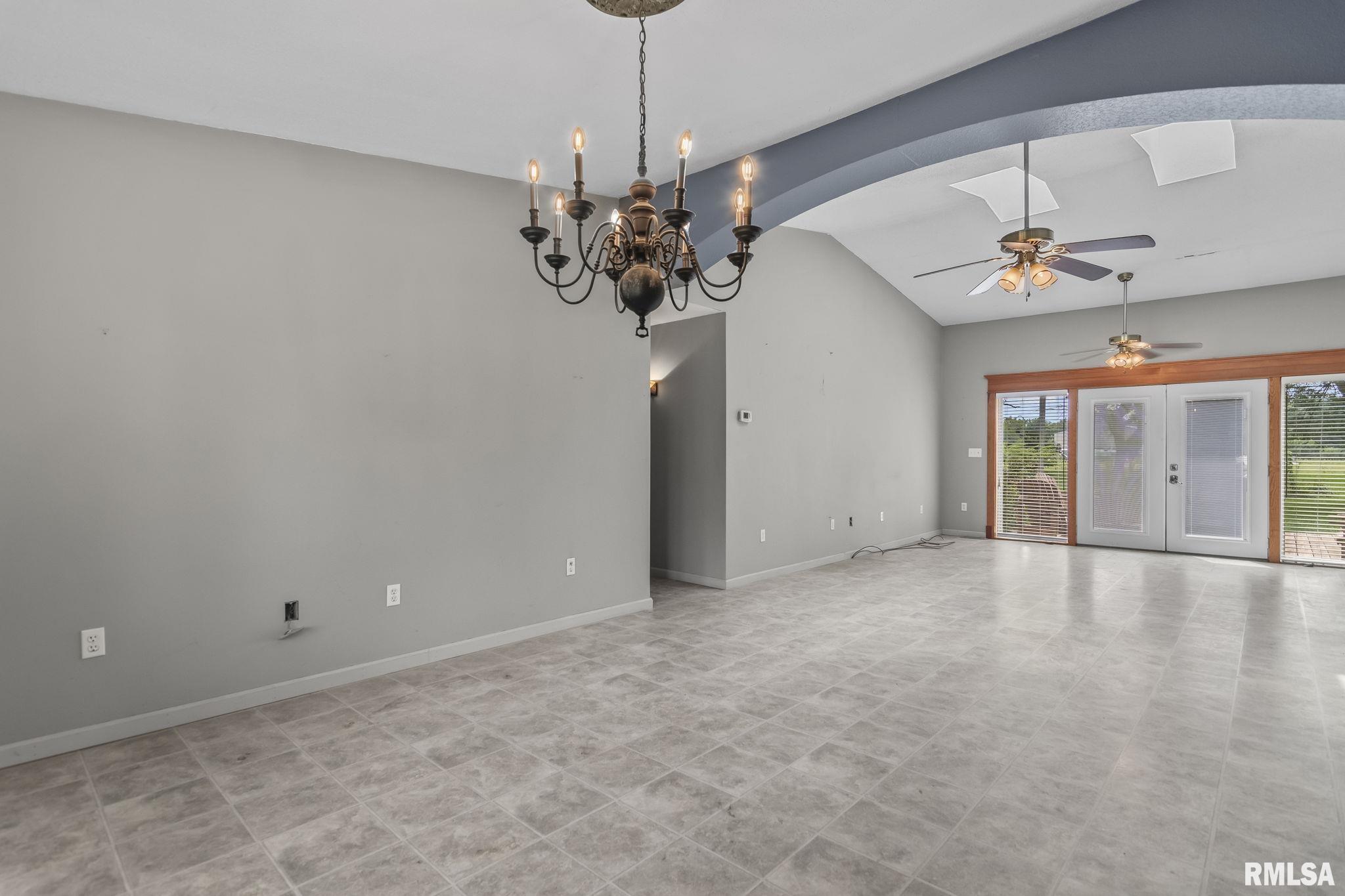 6454 Camino De Burlon Road Rochester, IL 62563 - Photo 14 of 38