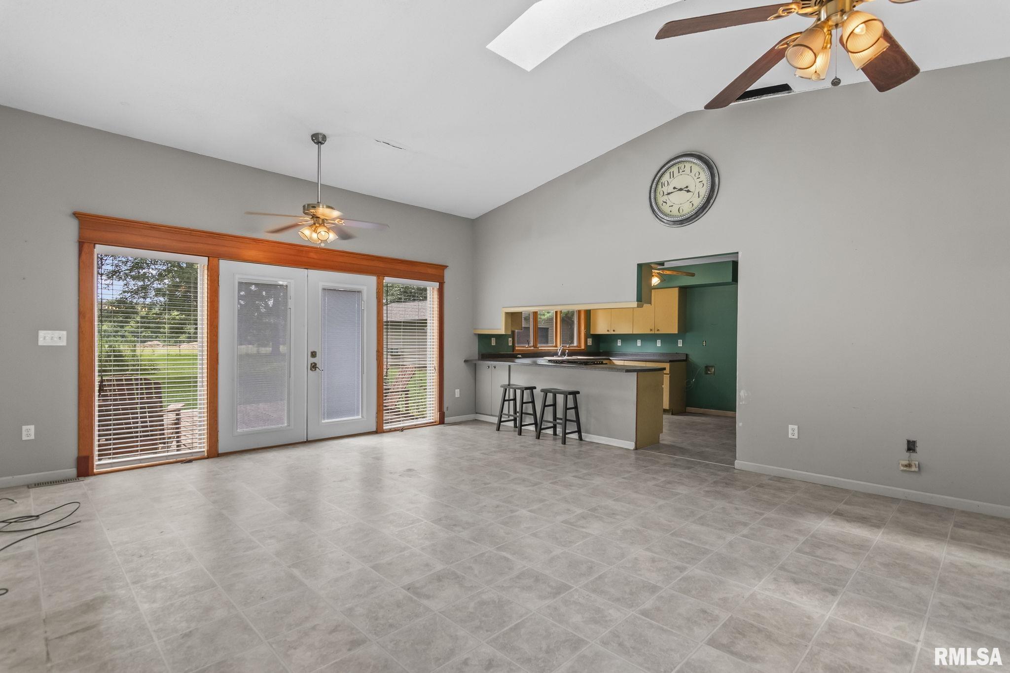 6454 Camino De Burlon Road Rochester, IL 62563 - Photo 15 of 38