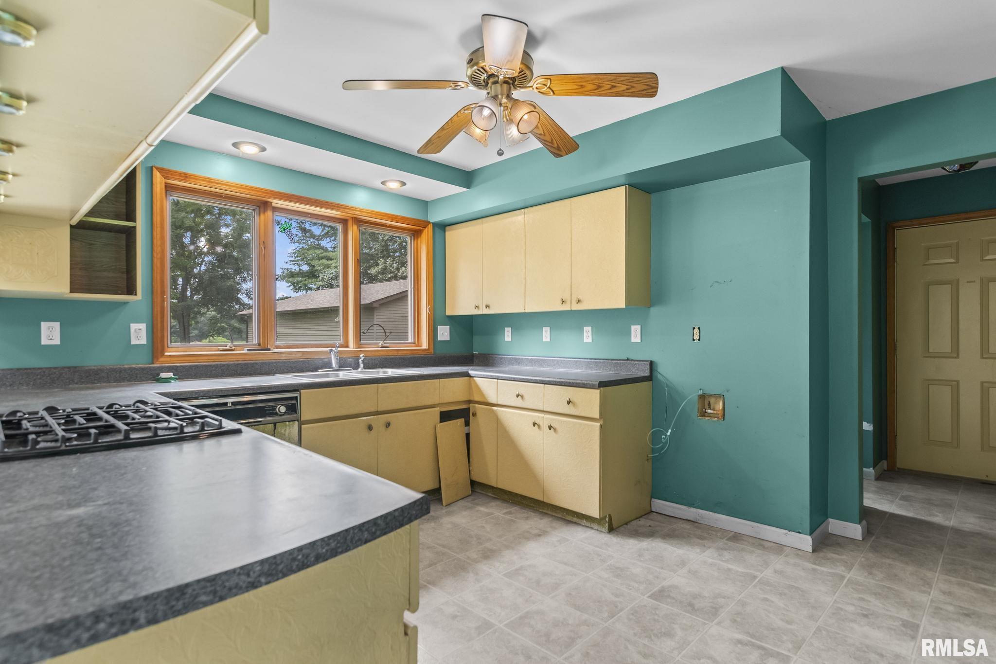 6454 Camino De Burlon Road Rochester, IL 62563 - Photo 17 of 38