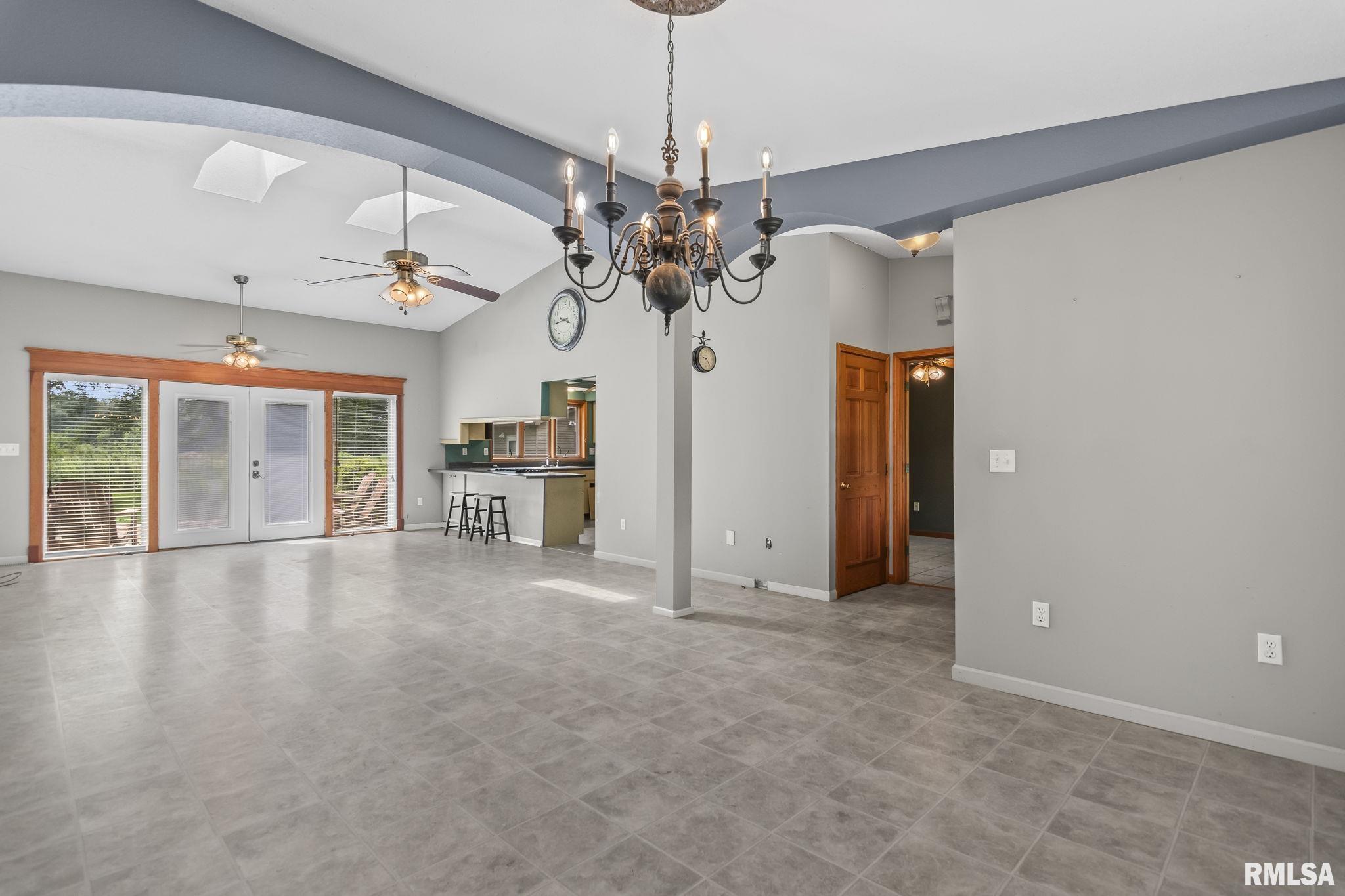 6454 Camino De Burlon Road Rochester, IL 62563 - Photo 3 of 38