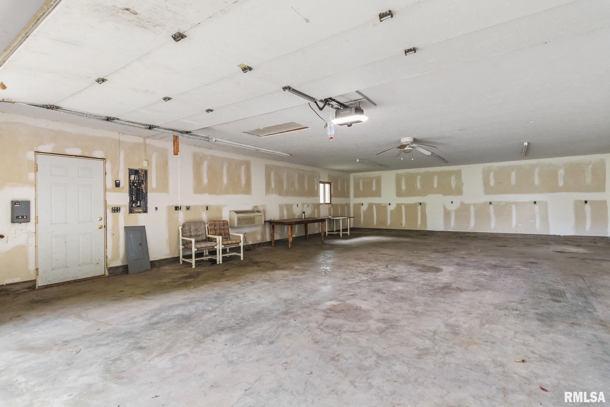 6454 Camino De Burlon Road Rochester, IL 62563 - Photo 33 of 38