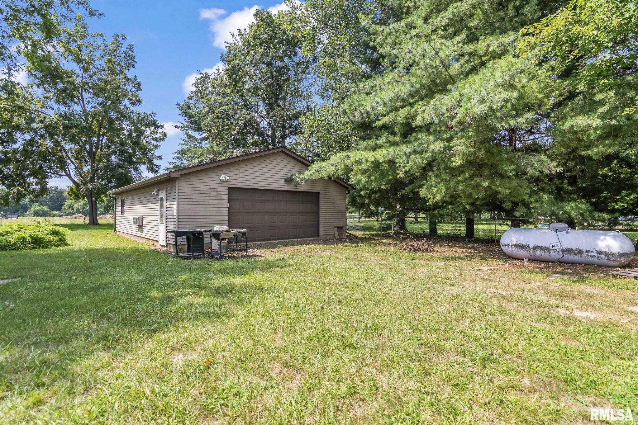 6454 Camino De Burlon Road Rochester, IL 62563 - Photo 4 of 38