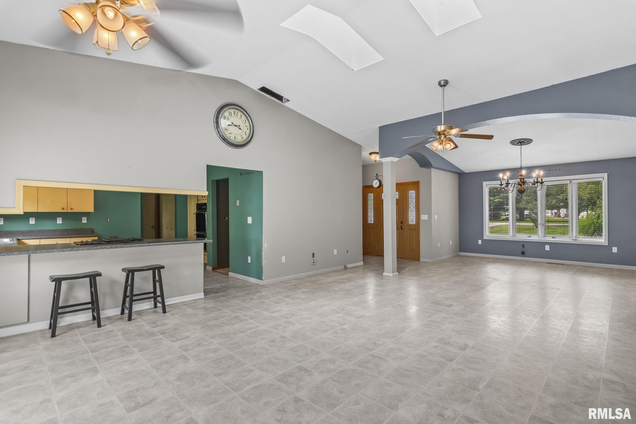 6454 Camino De Burlon Road Rochester, IL 62563 - Photo 7 of 38