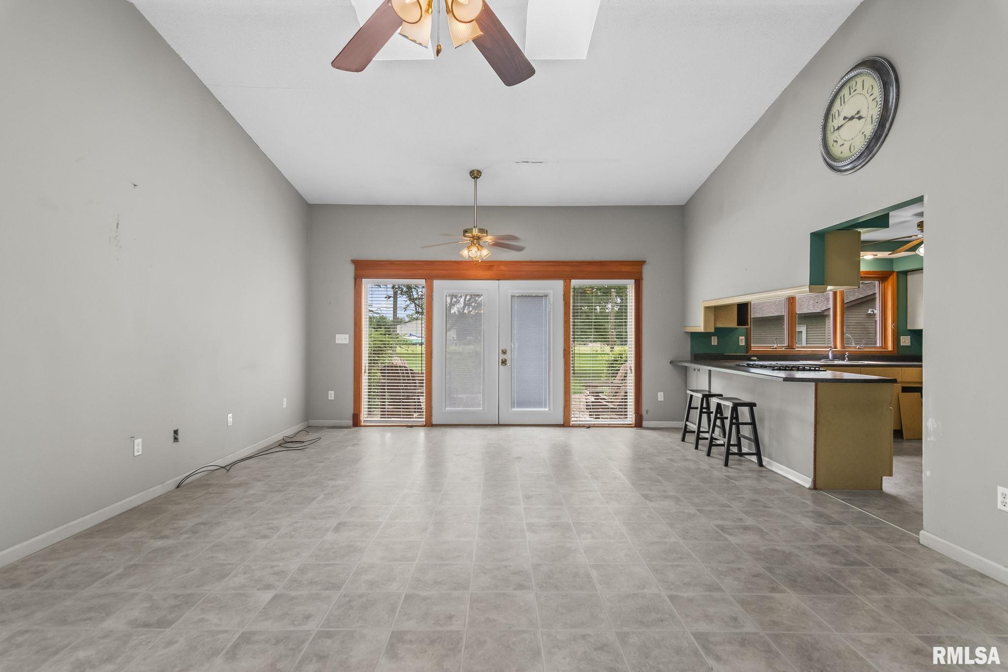 6454 Camino De Burlon Road Rochester, IL 62563 - Photo 9 of 38