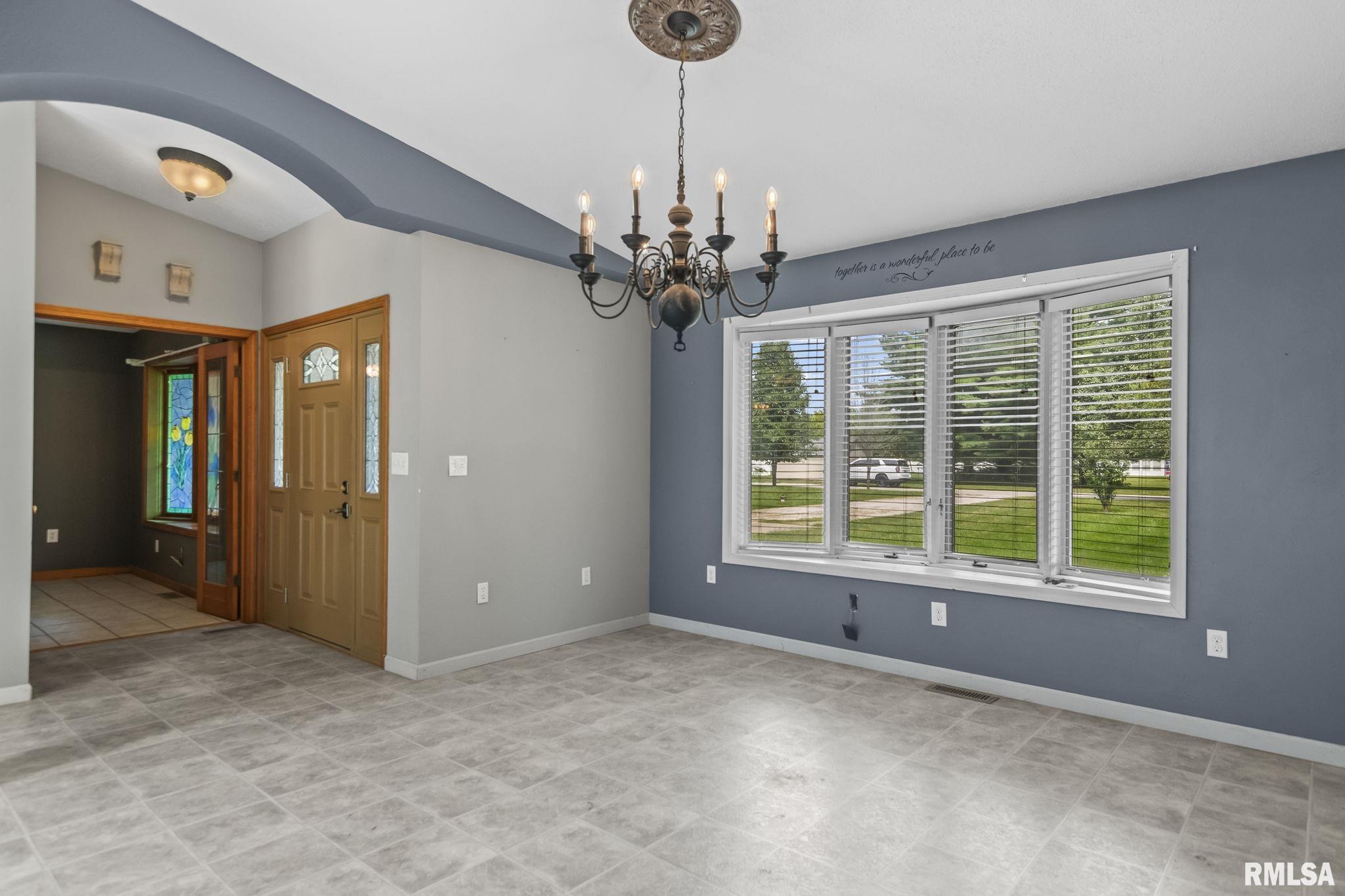 6454 Camino De Burlon Road Rochester, IL 62563 - Photo 10 of 38