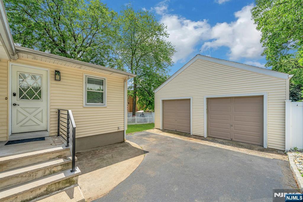 451 Chestnut Street Nutley, NJ 07110 - Photo 29 of 33