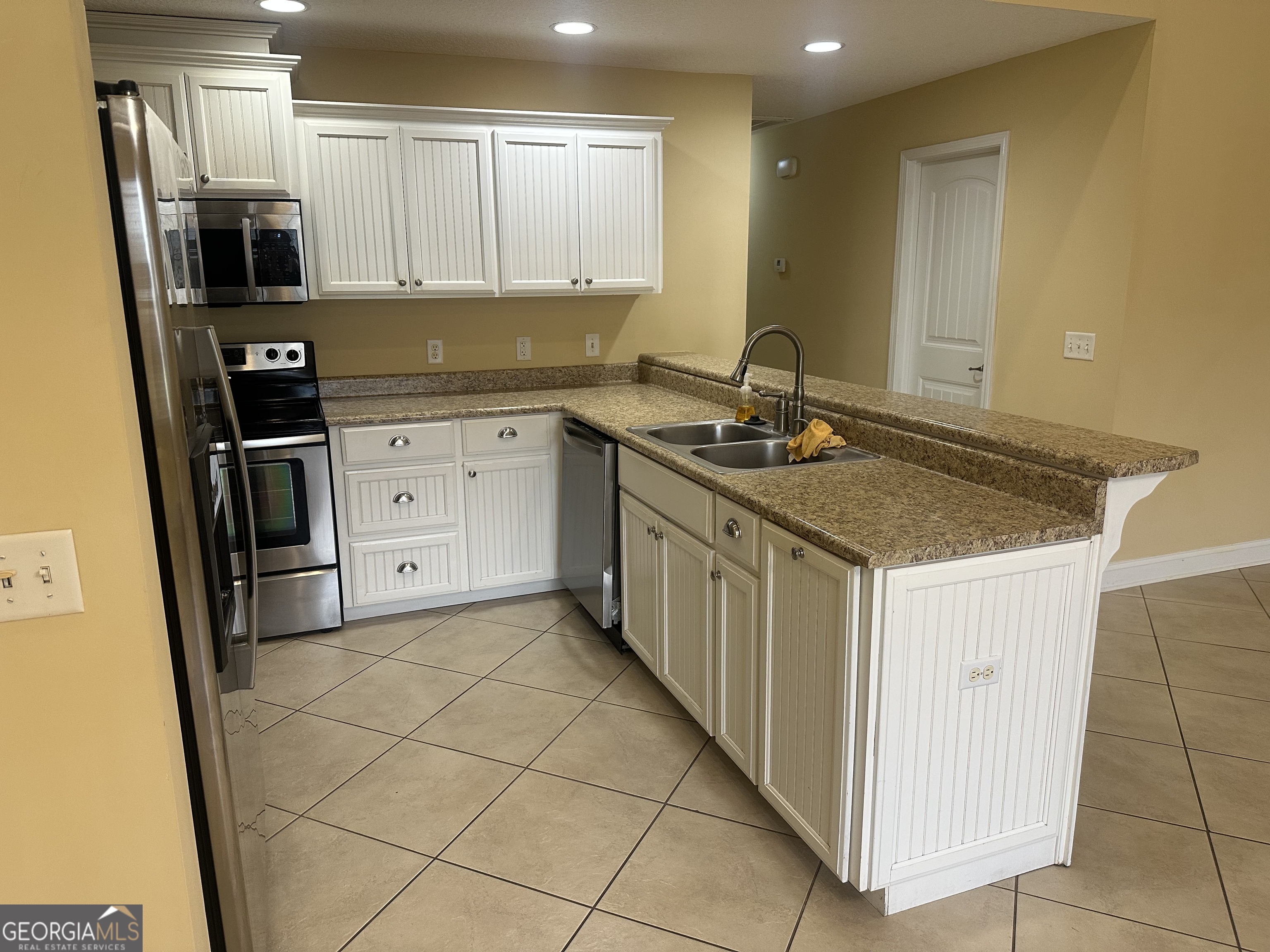12 Fox Path St. Marys, GA 31558 - Photo 6 of 23 a kitchen with stainless steel appliances a stove a sink and a refrigerator
