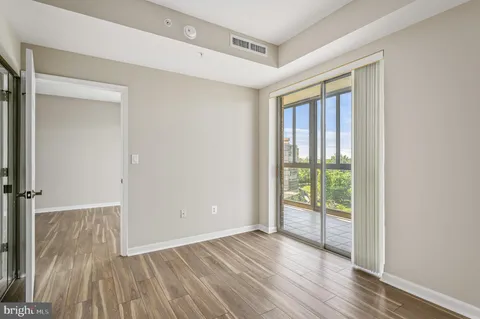 $368,000 | 19355 Cypress Ridge Terrace, Unit 1022, Leesburg, VA 20176