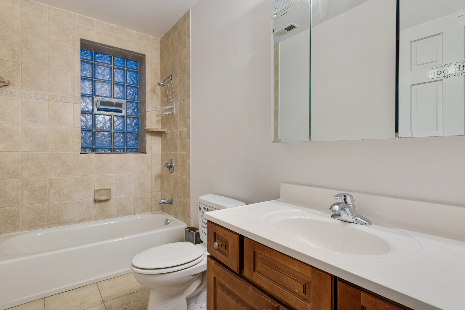 7010 South Clyde Avenue, Unit 3N Chicago, IL 60649 - Photo 7 of 19 a bathroom with a sink a toilet and shower