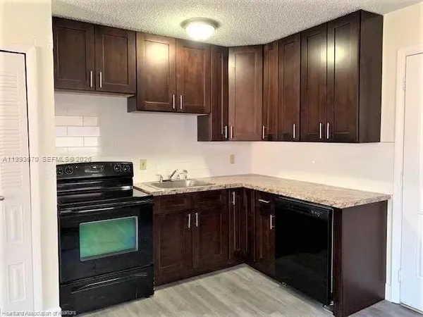 $1,200 | 425 Las Palmas Circle, Unit 612, Avon Park, FL 33825