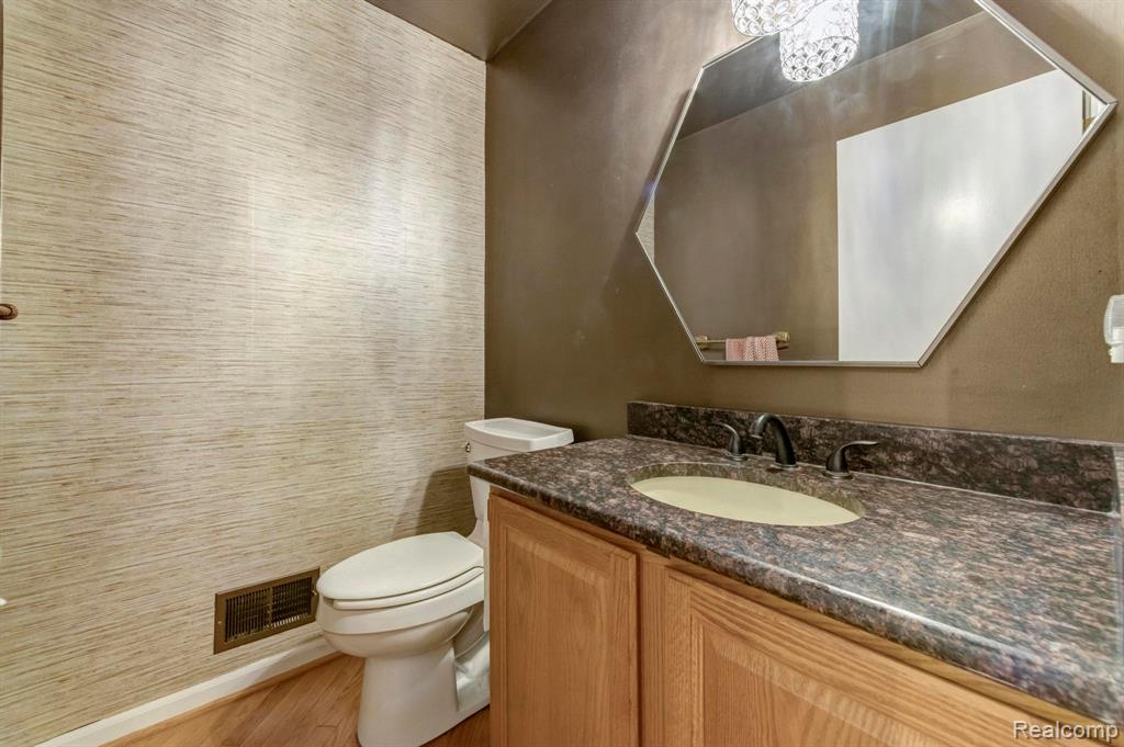20059 Wayne Road Livonia, MI 48152 - Photo 29 of 34