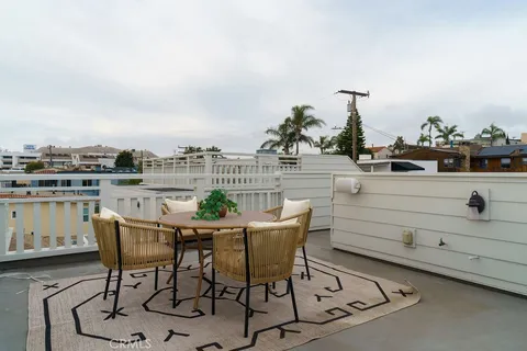 $2,149,000 | 809 19th Street, Hermosa Beach, CA 90254