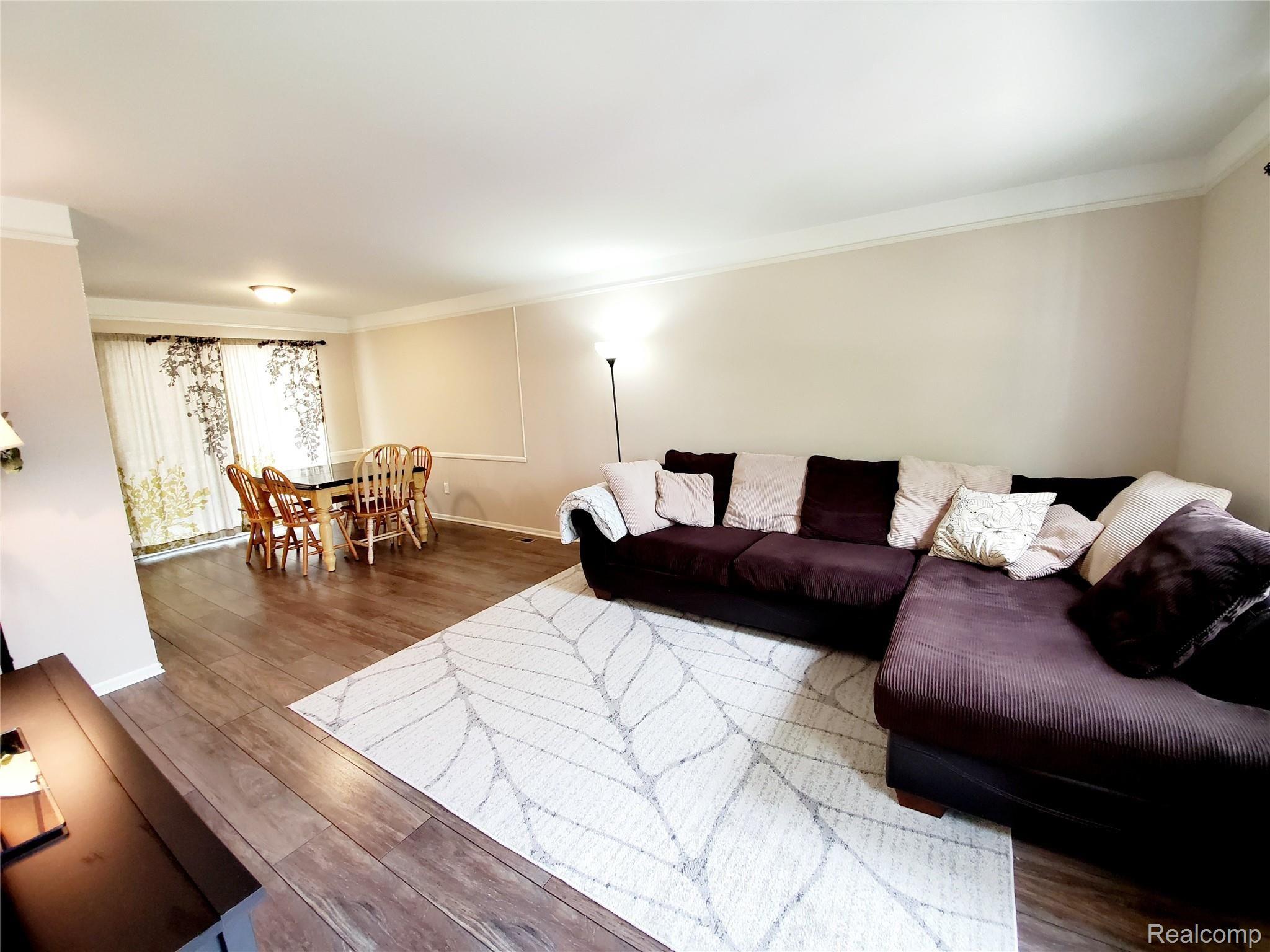 3225 Miller Road Flint, MI 48503 - Photo 7 of 18 Family Room.jpg