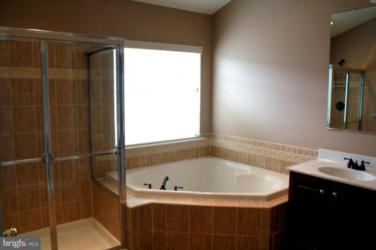12236 Cypress Spring Road Clarksburg, MD 20871 - Photo 10 of 21 Master Bath